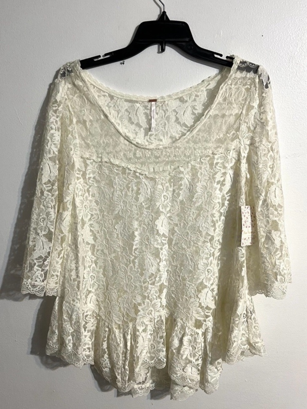 NEW Free People Women’s Ivory Lace Peplum Top - Elegant Scoop Neck size small - Picture 1 of 4